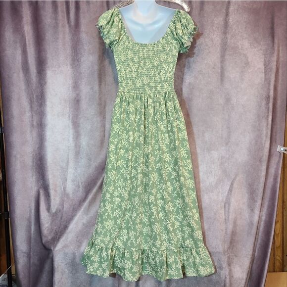 Ever After Green Floral Smocked Dress Size Medium - Picture 2 of 4